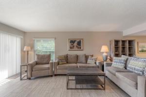 Corner Unit Johns Pass View- Beach Place #101