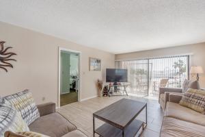 Corner Unit Johns Pass View- Beach Place #101
