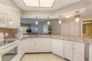 Luxury Updated Beach Condo - Crimson #104