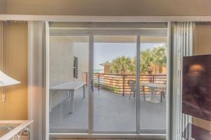 Luxury Updated Beach Condo - Crimson #104