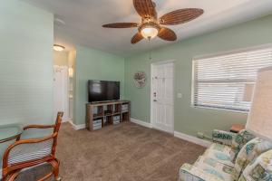 Cute and Cozy Unit- Johns Pass - Surf Song #212