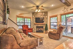 Holiday Home room in Mtn Escape Hot Tub Game Room BBQ and More!