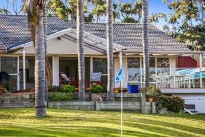 Tura Beach Golf Stays - Tathra
