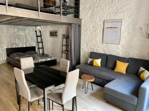 Appartements La Maison d'Alix, a l'interieur de la Cite medievale! : photos des chambres