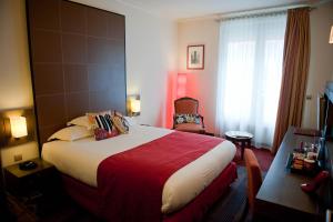 Superior Double Room room in Westside Arc de Triomphe Hotel