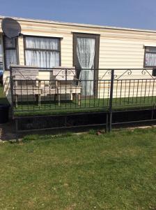 L&g caravan hire 4 BERTH CORAL BEACH GEN FAMILYS ONLY AND LEAD PERSON MUST BE OVER 30