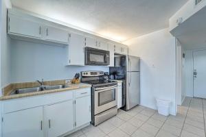 Updated South Padre Island Condo Walk to Beach!
