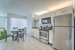Updated South Padre Island Condo Walk to Beach!