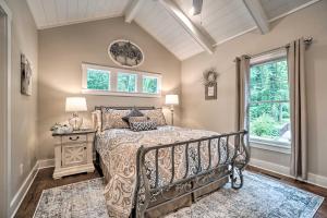 Hootenanny at Horton Creek: Creekside Escape!