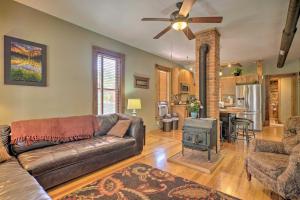 Historic Manitou Springs Victorian Walk Downtown!