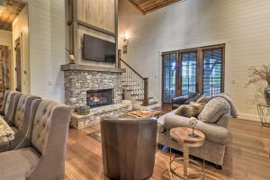 Hike, Fish & Golf! Serene Mtn Retreat in Glenville