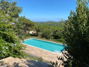 Maisons de vacances DOMAINE DE LA COLLINE- compose de 2 villas jumelees louees ensemble, 8 ch,16 pers -Cadre enchanteur - Piscine cloturee-RAMATUELLE : photos des chambres