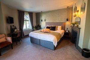 Deluxe Family Room room in Kings Arms Hotel