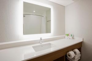 Holiday Inn Express & Suites Minneapolis - West End by IHG