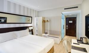 Superior Double or Twin Room room in Sercotel Madrid Aeropuerto