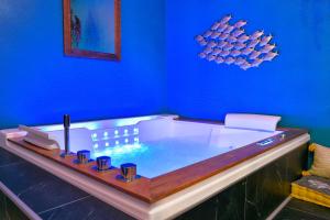 MoonLOVE, SPA Sauna et Jacuzzi privés, charme et détente.