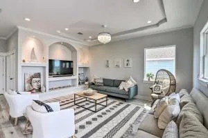 Walk to Beach Chic Crystal Beach Escape with Deck! - Stingaree