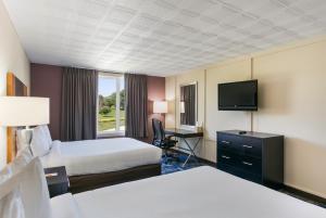 Deluxe Room with Two Queen Beds room in Eisenhower Hotel and Conference Center