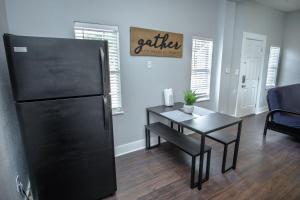 Remodeled Historic 1BR 1BA House Near Downtown