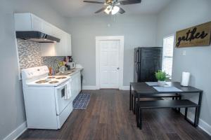 Remodeled Historic 1BR 1BA House Near Downtown