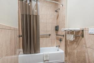 Scottish Inns & Suites IAH Airport-Beltway 8