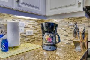 Kamaole Sands 7-406, Courtyard & Ocean Views, AC