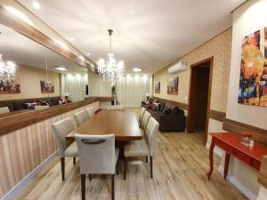 Apto Luxo 250m R. Coberta | 2 Suítes | Mobiliado