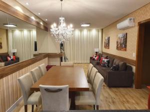 Apto Luxo 250m R. Coberta | 2 Suítes | Mobiliado