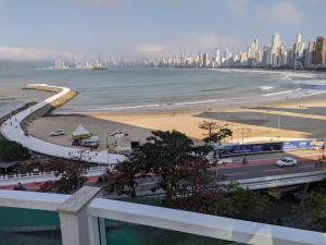 Loft beira-marpiscina e com estacionamento