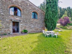Stunning Holiday Home in Dicomano with Swimming Pool