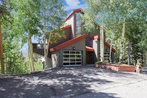 Holiday Home room in Bear Peak Lodge - 1 Mile To Gondola & Great Views!