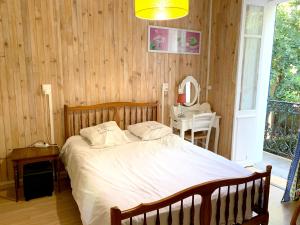 Appartement cosy à Néris-les-Bains, 20 m², balcon avec vue - 3hvězdičkové hotely ve městě Néris-les-Bains