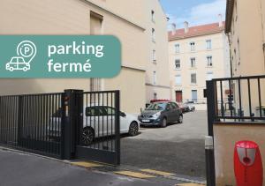 Appartements Cosy Appartement Lyon Valmy - parking : photos des chambres