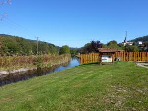 Chalets Tranquil Holiday Home in Piltdown with Terrace, Garden, Barbecue : photos des chambres