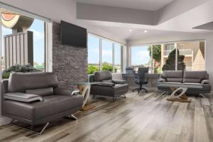 Super 8 by Wyndham WindsorDougall