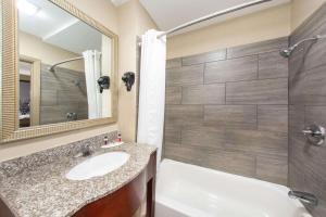 Super 8 by Wyndham Pensacola NAS Area