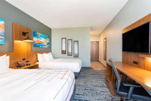 Queen Room with Two Queen Beds - Hearing Impaired Access/Non-Smoking room in La Quinta Inn & Suites Limon by Wyndham