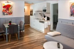 H&H Apartments im Herzen der Stadt geräumig ruhig zentral mit Küche und Esstisch - Wackerow