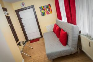 H&H Apartments im Herzen der Stadt geräumig ruhig zentral mit Küche und Esstisch