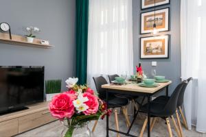 Deluxe Old Town Apartment by Renters