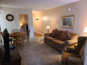 Gatlinburg Chateau Condo 302