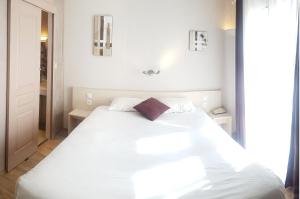 Hotels Hotel La Berangere : Chambre Quadruple avec Baignoire - Non remboursable