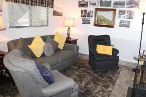 Oak Square 210