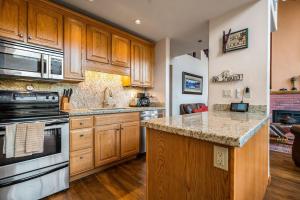 Vantage Point #408 Condo