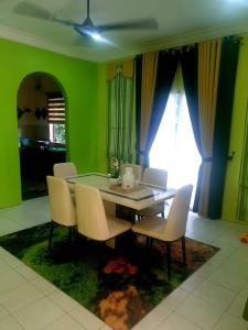 CEMPAKA IRIS HOMESTAY