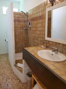 Hotels Hotel Sous les Figuiers : photos des chambres