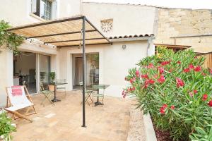 B&B / Chambres d'hotes Maison 1634 - Climatisation, piscine, parking, centre ville, petit-dejeuner compris : photos des chambres