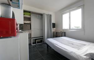 Appartements STUDIO A 300 METRES DE LA GARE et 25 MINUTES DE PARIS EN TRAIN : photos des chambres