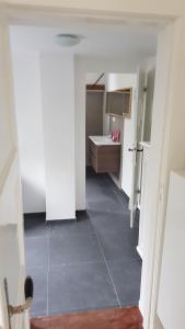 Helle DHH mit überdachter Terrasse