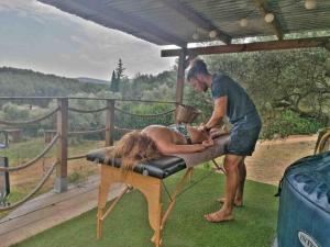 Arche de Noé atypique, bohème , nature, piscine chauffée de Pâques à Toussaint , spa , sauna , loisirs